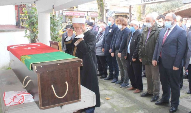 Korona virüse yenik düşen doktor son yolculuğuna uğurlandı