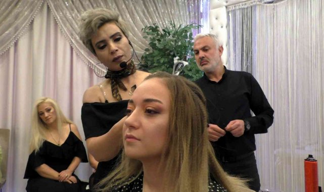 Kuaförler 2022 yılı saç modellerini öğrendi