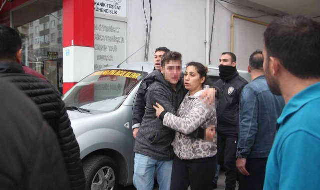 Kurye iki araca çarpınca ortalık savaş alanına döndü