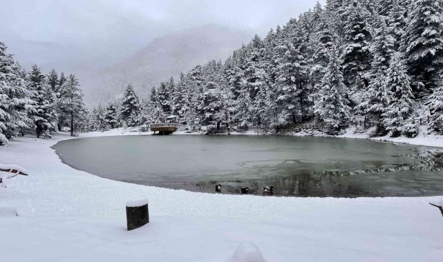 Limni Gölü'nden eşsiz kar görüntüleri