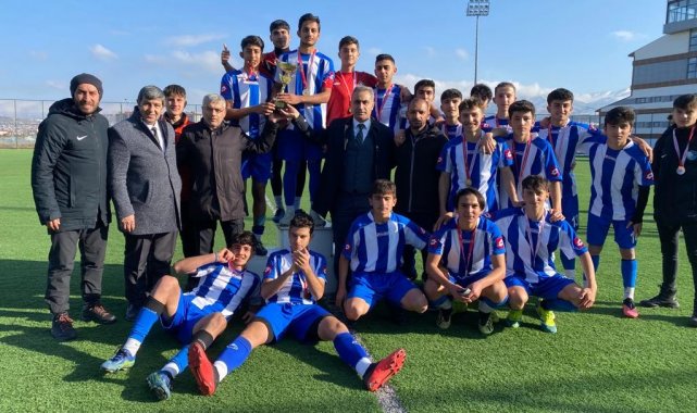 Liseli Gençler Futbol İl Birinciliği finalinde şampiyon Reşit Karabacak Spor Lisesi oldu