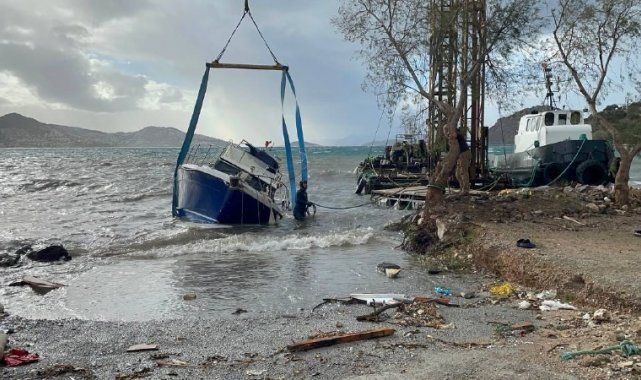 Lodos, Bodrum'da lüks yatı karaya sürükledi