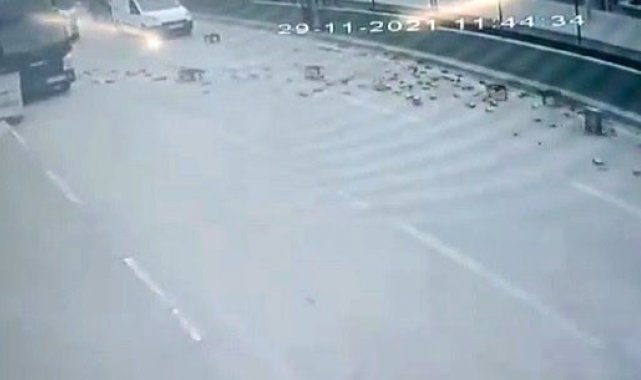 Lodos içki şişelerini yola böyle devirdi