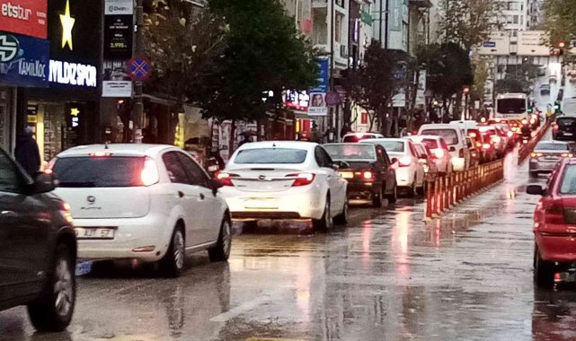 Lodos yerini yağmura bıraktı.