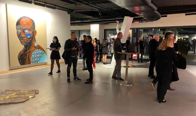 Loft Art, Humano sergisi ile kapılarını açtı