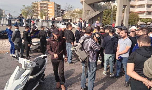 Lübnan'da temel ihtiyaç ürünlerine yapılan zam protesto edildi