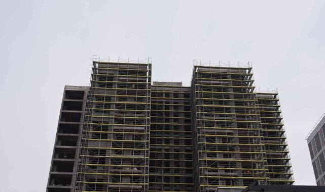 Malatya'da 17'nci kattaki intihar girişimini polis engelledi