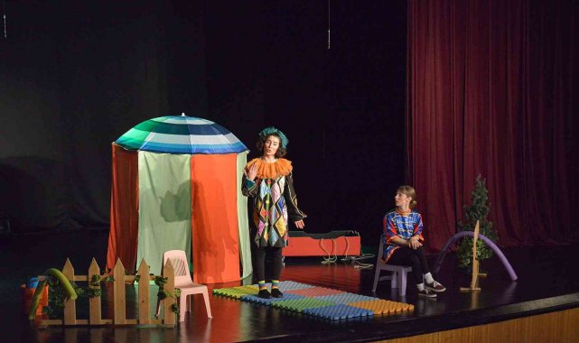 Maltepe'de ara tatilde 2 bin 610 çocuk tiyatroyla buluştu