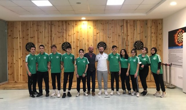 Mamaklı genç dartçılar son 16'da
