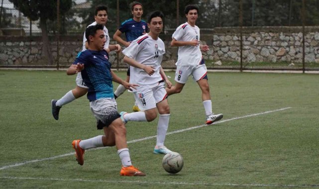 Manisa'da Okul Sporları Genç Erkekler Futbol İl Birinciliği müsabakaları başladı