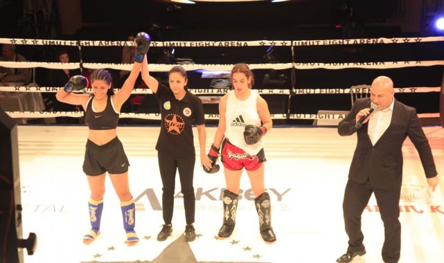Manisalı sporcu Betül Durmuş Profesyonel Kick Boks Şampiyonu oldu
