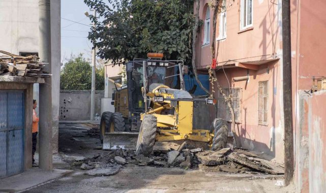 Mersin'de asfalt çalışması sürüyor