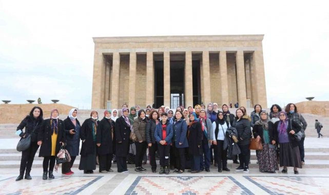 Mezitli'nin üretici kadınları Anıtkabir'i ziyaret etti