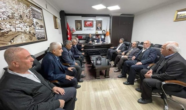 Muhtarlar AK Parti'nin başkanlarıyla bir araya geldi