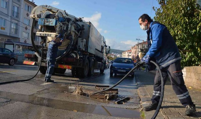 MUSKİ'den yağmur sonrası kanallarda temizlik çalışması