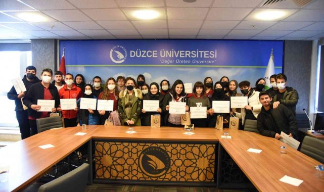 Öğrenciler Düzce Üniversitesi gönüllüsü oldu