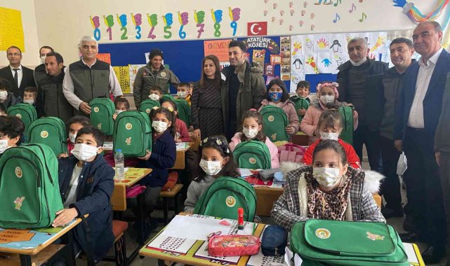 Öğretmenler Günü&#039;nde Nurcan öğretmene ve öğrencilerine 400 fidanla sürpriz yapıldı