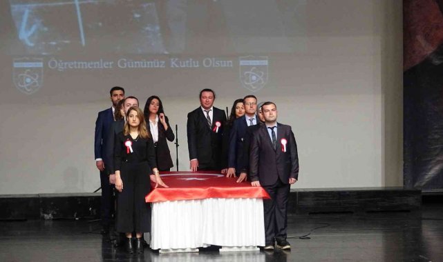 Öğretmenler Gününde genç öğretmenler yemin etti