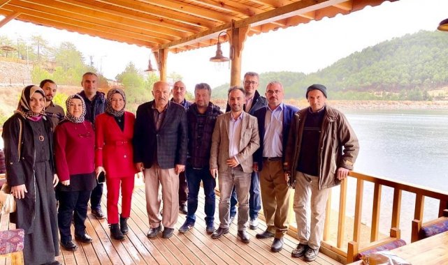 Öğretmenler, gününü gölet manzarasıyla kutladı