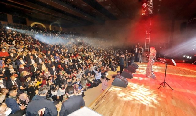 Öğretmenler kendileri için düzenlenen konserde doyasıya eğlendi