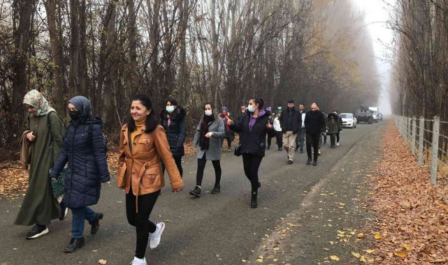 Öğretmenler sis altında doğa yürüyüşü yaptı