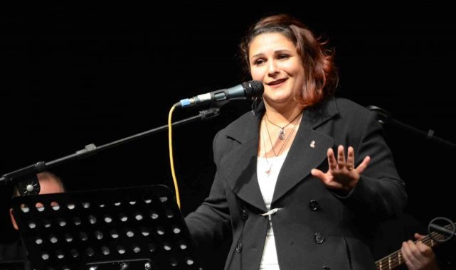 Öğretmenlerin seslendirdiği şarkılar mest etti