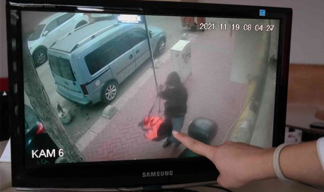 Önce valizi çaldı ardından içini doldurup müşteri gibi uzaklaştı