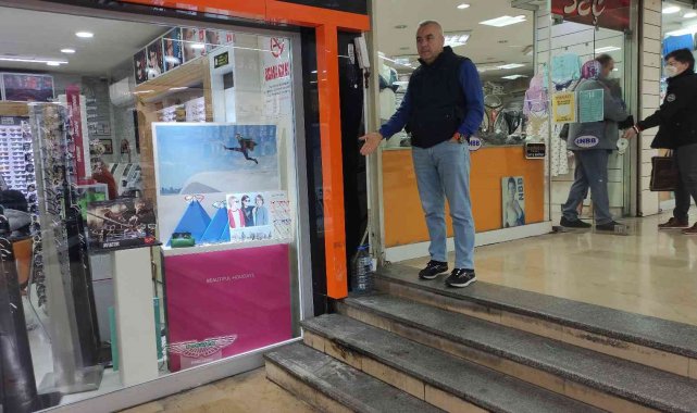 Onlarca dükkanın bulunduğu çarşıda ateş yaktılar, faciadan dönüldü