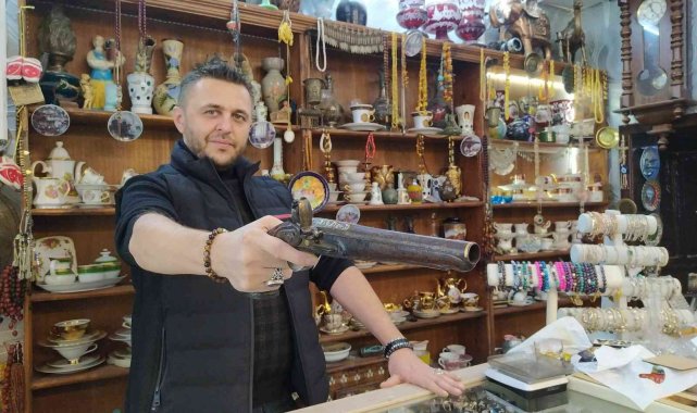 Osmanlı döneminden kalma altın süslemeli silah 10 bin dolara alıcı bekliyor