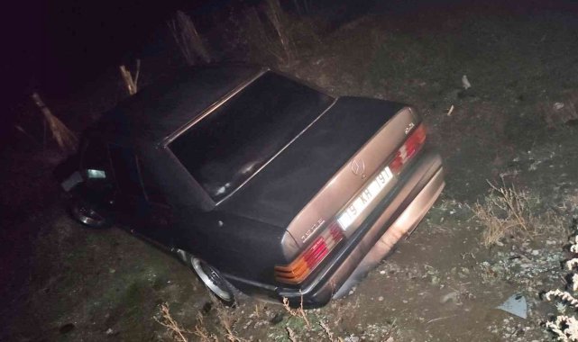 Otomobil şarampole düştü, burnu bile kanamadan kurtuldu