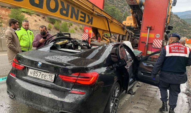 Otomobil tırla çarpıştı: 1 ölü, 1 yaralı