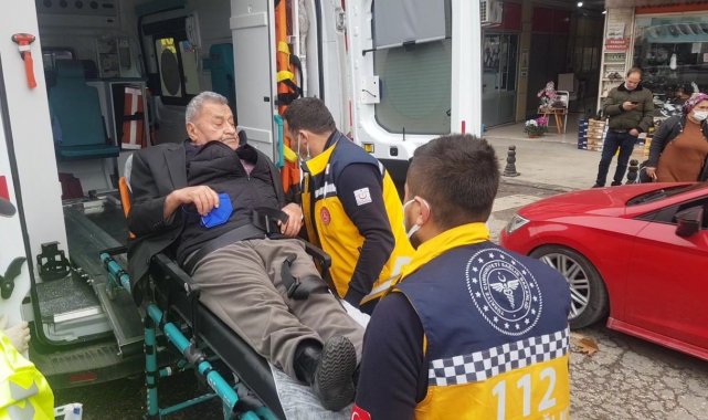 Otomobilin yayaya çarptığı anlar güvenlik kamerasına yansıdı