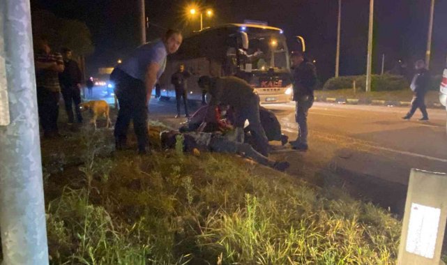 Otomobille çarpışan motosikletli iki genç metrelerce savruldu: 2 yaralı