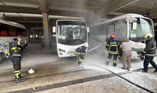 Park halindeki otobüste çıkan yangın korkuttu