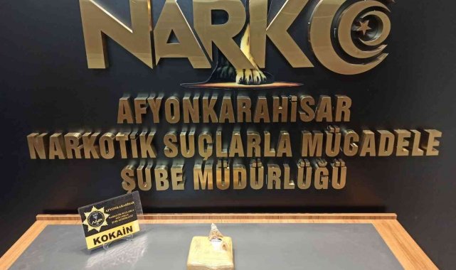 Polis durdurduğu araçta 724 kokain ele geçirdi
