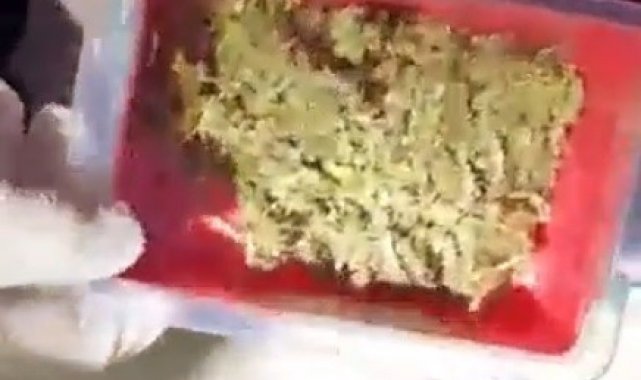 Polis operasyonundan habersiz uyuşturucu almaya geldiler, yakayı ele verdiler