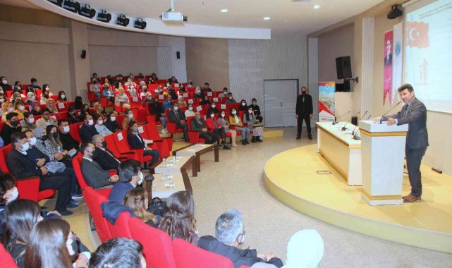 "21. Yüzyılda Öğretmen Olmak" konulu panel düzenlendi