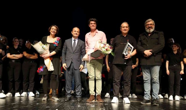 &quot;İyi Dersler Hayat&quot; adlı oyunu öğretmenler sahneledi