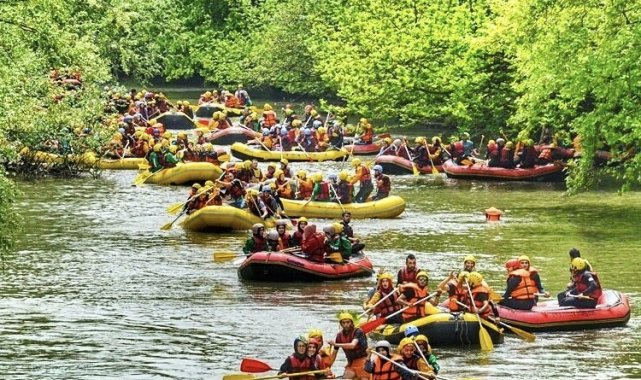 Rafting severler Melen çayını doldurdu