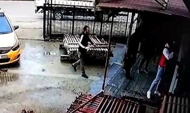 Rize'de 4 kişilik grubun işletmeye saldırı anı güvenlik kameralarına yansıdı