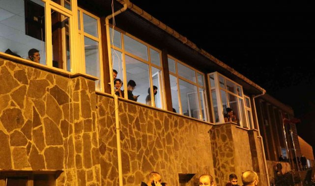 Rize'de çatısı yanan yurttaki öğrenciler diğer yurtlara yerleştirildi