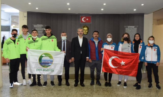 Romanya'da düzenlenecek bilek güreşi şampiyonasına Çivril'den 9 sporcu katılacak