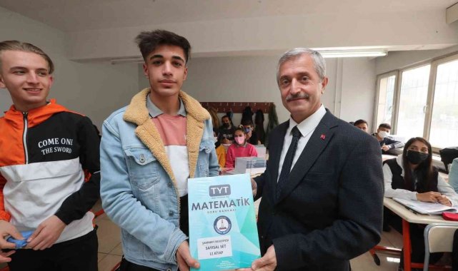 Şahinbey'de sınava hazırlanan öğrencilere eğitim seti