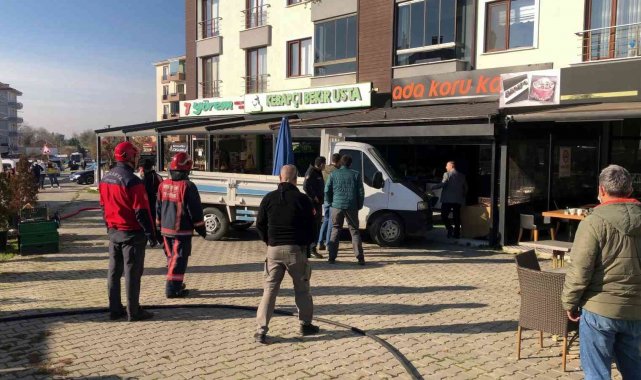 Sakarya'da hareketli dakikalar: Kilitlediği tiner dolu araçta kendisini yakmak istedi