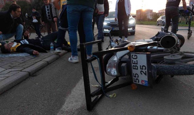 Samsun'da motosiklet otomobil ile çarpıştı: 2 yaralı