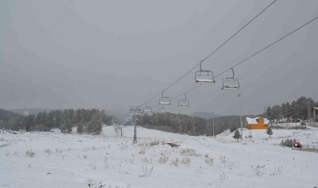 Sarıkamış Kayak Merkezi beyaza büründü