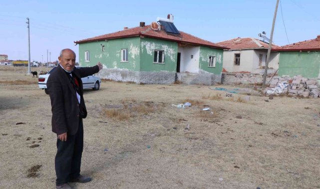 Satmak istemediği evler harabeye çevrildi