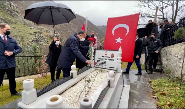 Şehit öğretmen Necmettin Yılmaz kabri başında anıldı