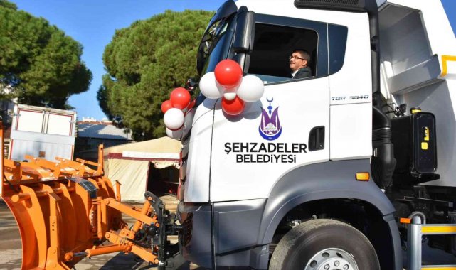 Şehzadeler Belediyesinin yeni araçları törenle tanıtıldı