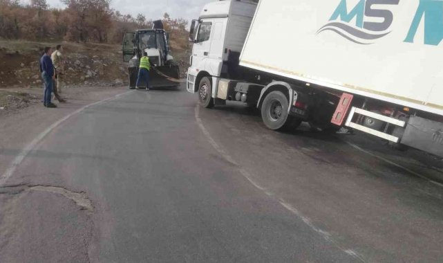 Şenoba belediyesi kaza yapan araçların yardımına koşmaya devam ediyor